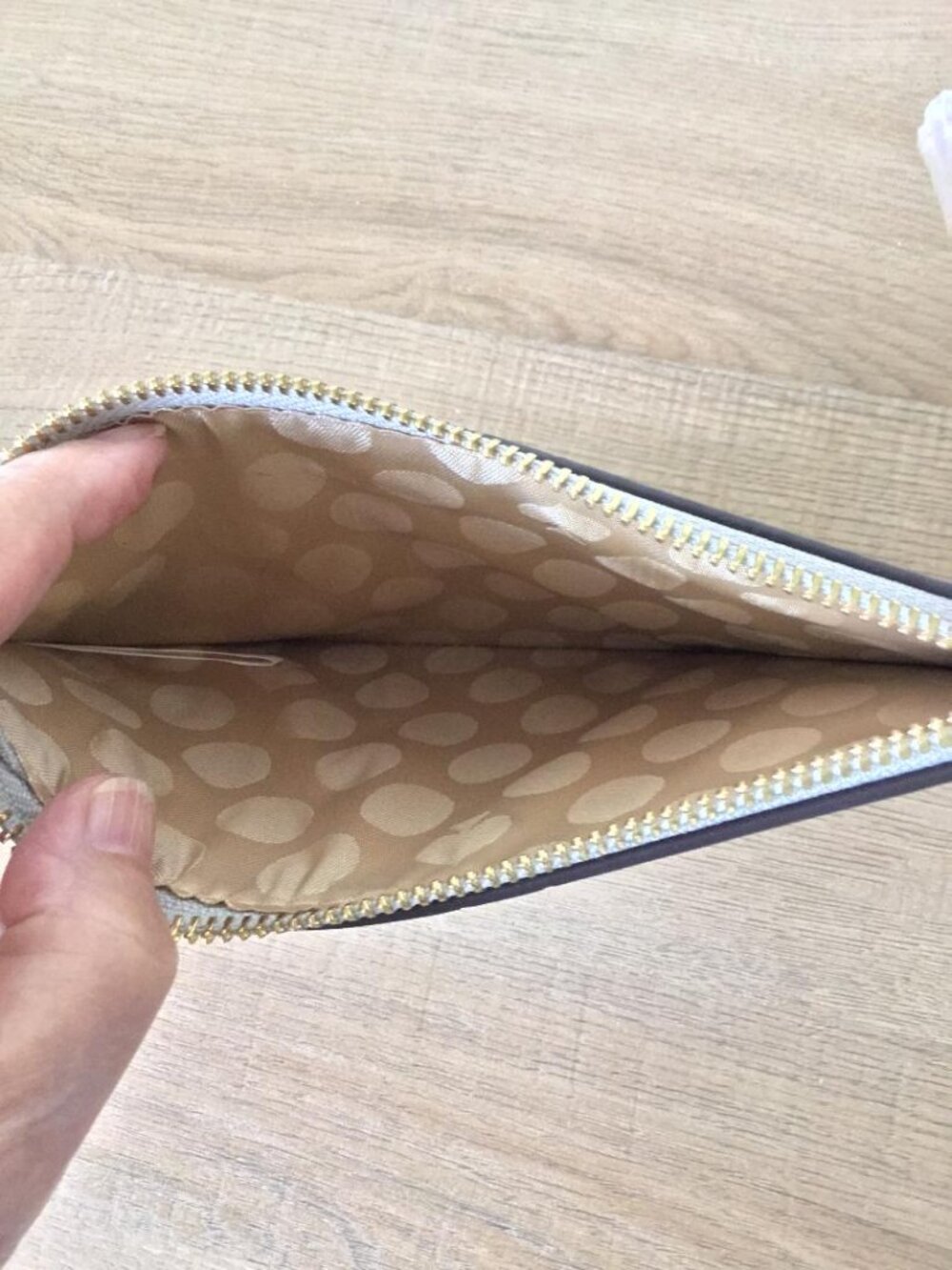 Kate Spade New York Saffiano Leather Slim Wallet Metallic Finish Gold Tone Logo - Picture 3 of 3